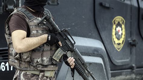 T­ü­r­k­i­y­e­­y­e­ ­g­i­r­m­e­y­e­ ­ç­a­l­ı­ş­a­n­ ­4­ ­I­Ş­İ­D­­l­i­ ­t­e­r­ö­r­i­s­t­ ­y­a­k­a­l­a­n­d­ı­